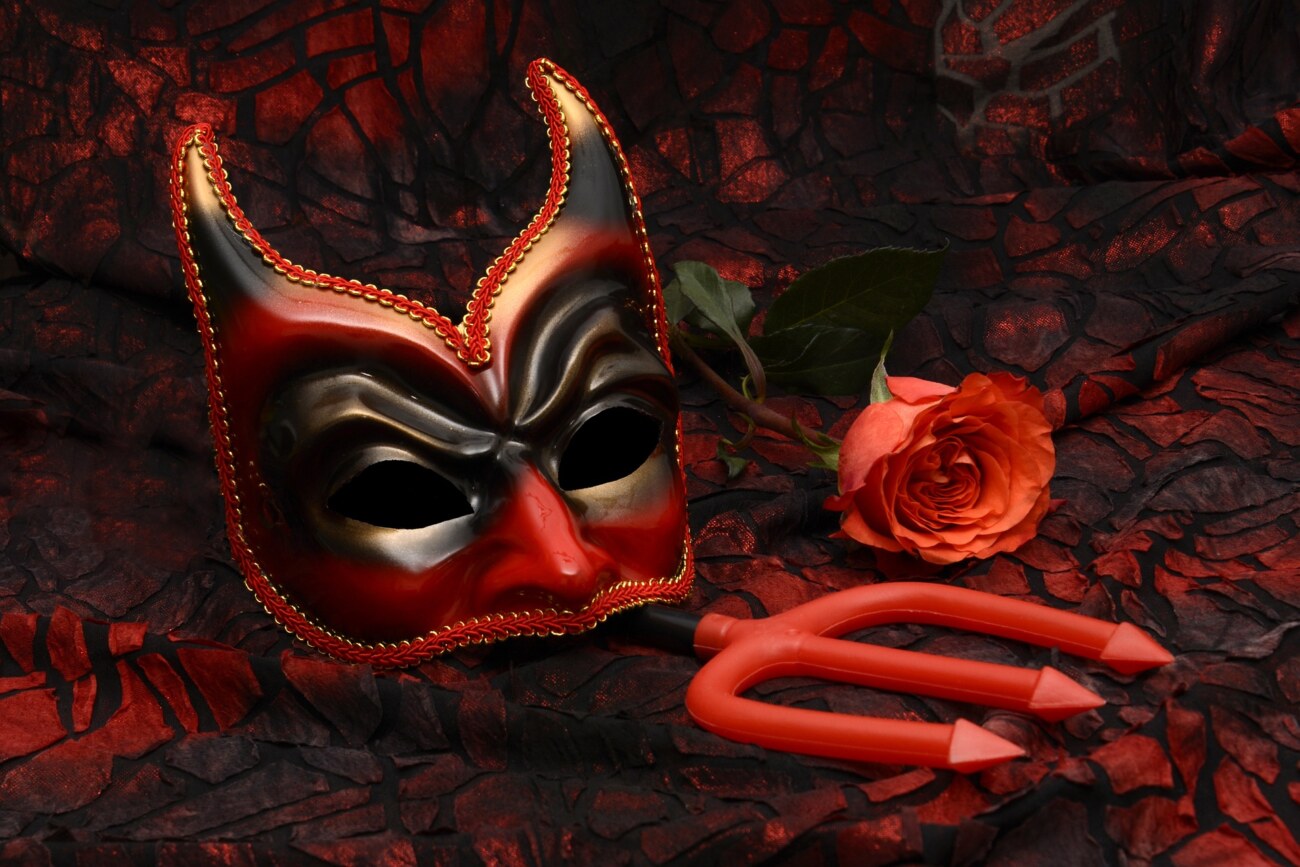 赤い悪魔の仮面